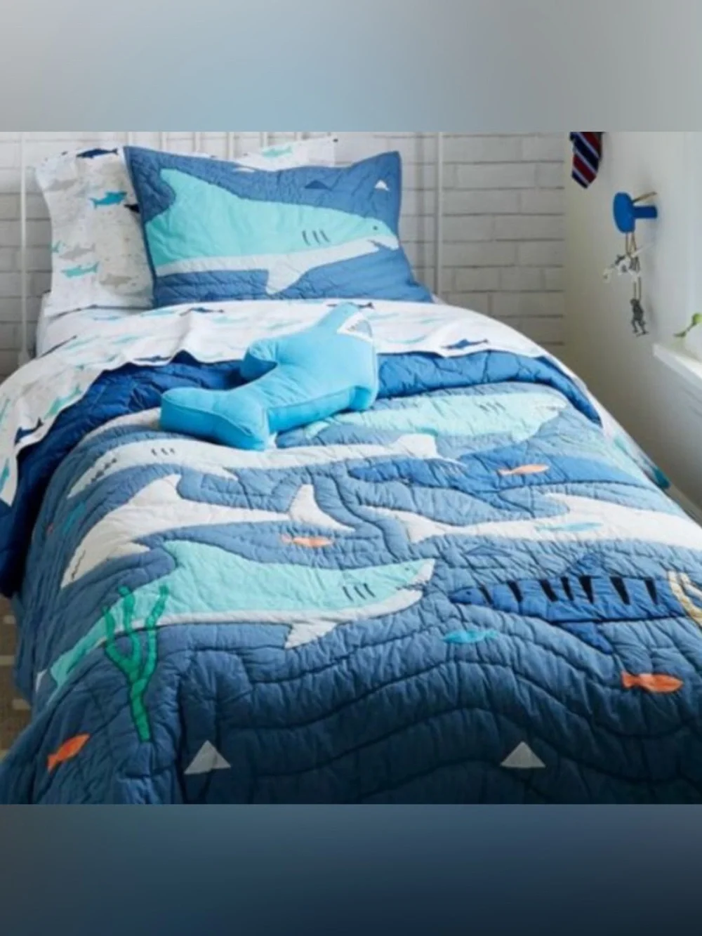KIDS THE LAND OF NOD BLUE SHARK BAIT COTTON QUILT - FULL / QUEEN